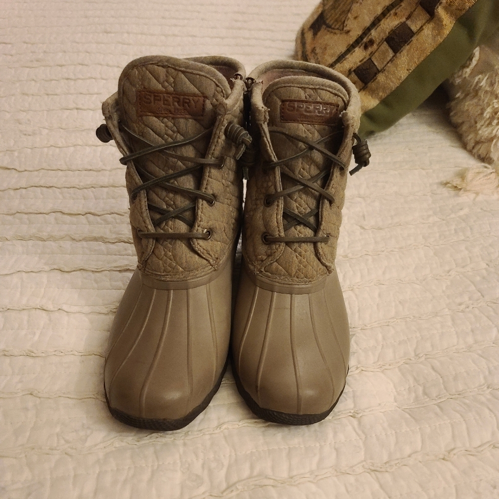 Sperry Tan Quilted Lace-Up Boots